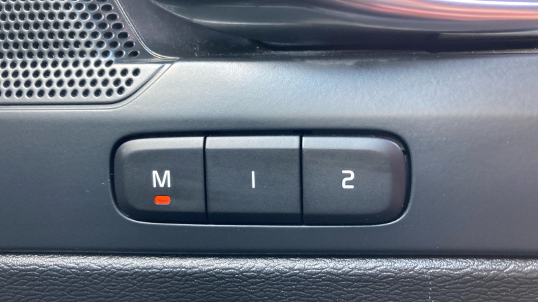 Volvo XC40 2.0 B4P Plus Dark 5dr Auto Petrol Estate